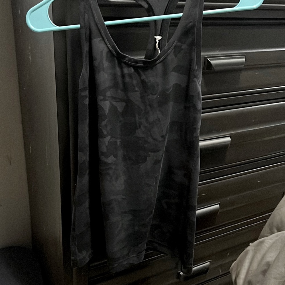 2 lululemon tank tops